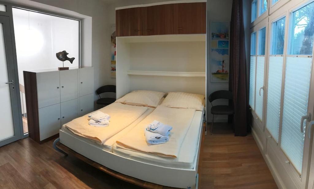 Beachside Haven: Exclusive Warnemünde Apartment with Sauna Rostock Exterior photo